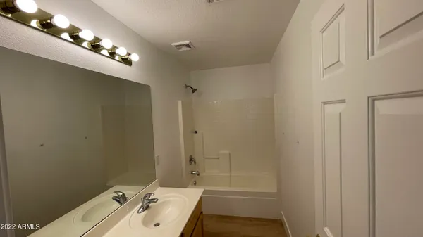 $2,550 | 324 West Oriole Way, Chandler, AZ 85286