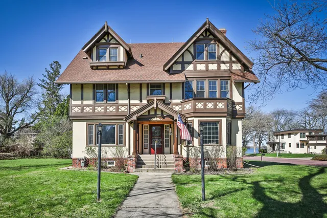 $380,000 | 929 East Elm Avenue, Waseca, MN 56093