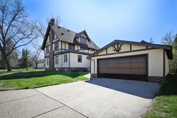 $375,000 | 929 East Elm Avenue, Waseca, MN 56093