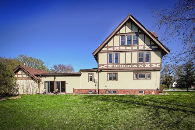 $380,000 | 929 East Elm Avenue, Waseca, MN 56093