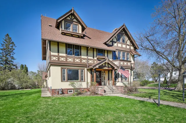 $380,000 | 929 East Elm Avenue, Waseca, MN 56093