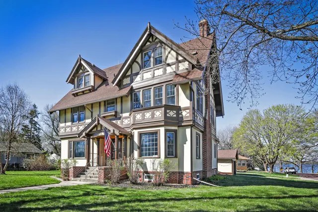 $380,000 | 929 East Elm Avenue, Waseca, MN 56093