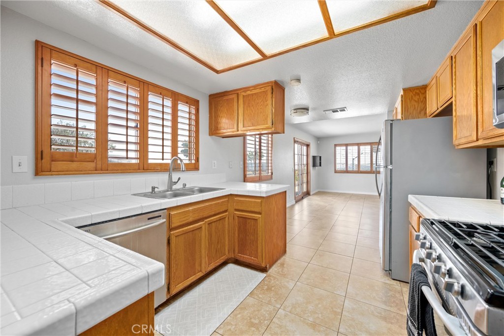 10703 Valley Drive Riverside, CA 92505 - Photo 12 of 36
