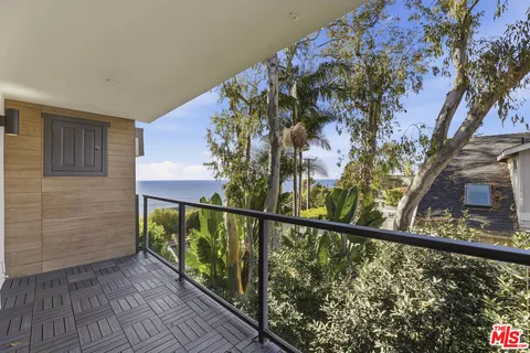 $1,599,000 | 2442 South Coast Highway, Unit 4, Laguna Beach, CA 92651