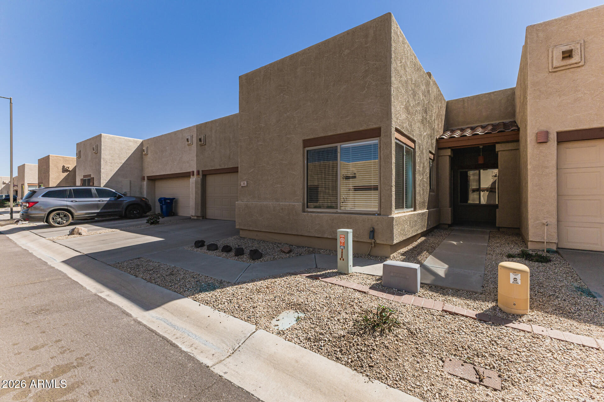 1650 South Crismon Road, Unit 16 Mesa, AZ 85209 - Photo 3 of 39 a backyard of a house with barbeque oven