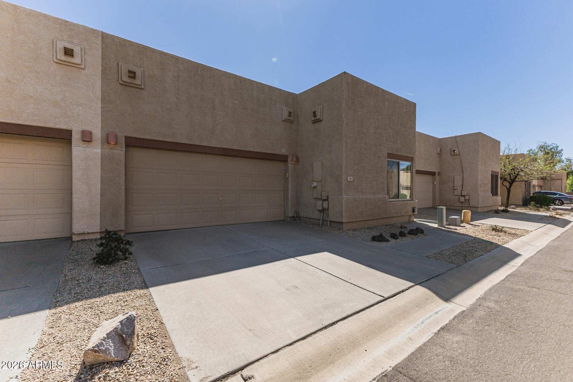 1650 South Crismon Road, Unit 16 Mesa, AZ 85209 - Photo 4 of 39 a view of a terrace