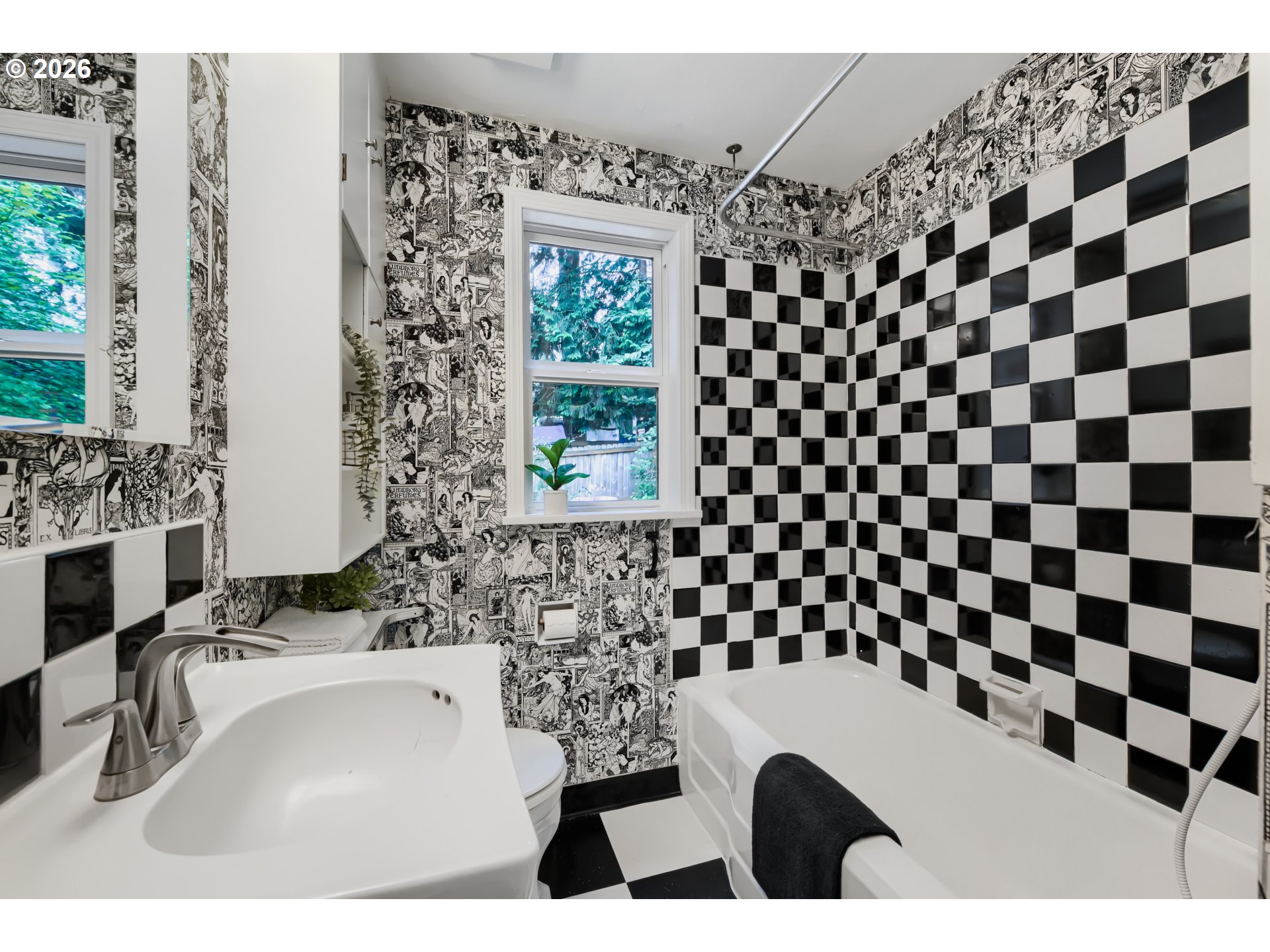 3740 Southwest Comus Street Portland, OR 97219 - Photo 24 of 33 Bathroom