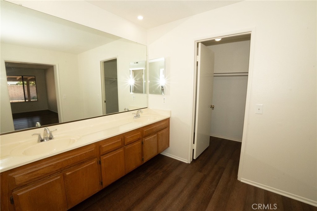 2607 Rochelle Place Simi Valley, CA 93063 - Photo 15 of 17 Master bathroom