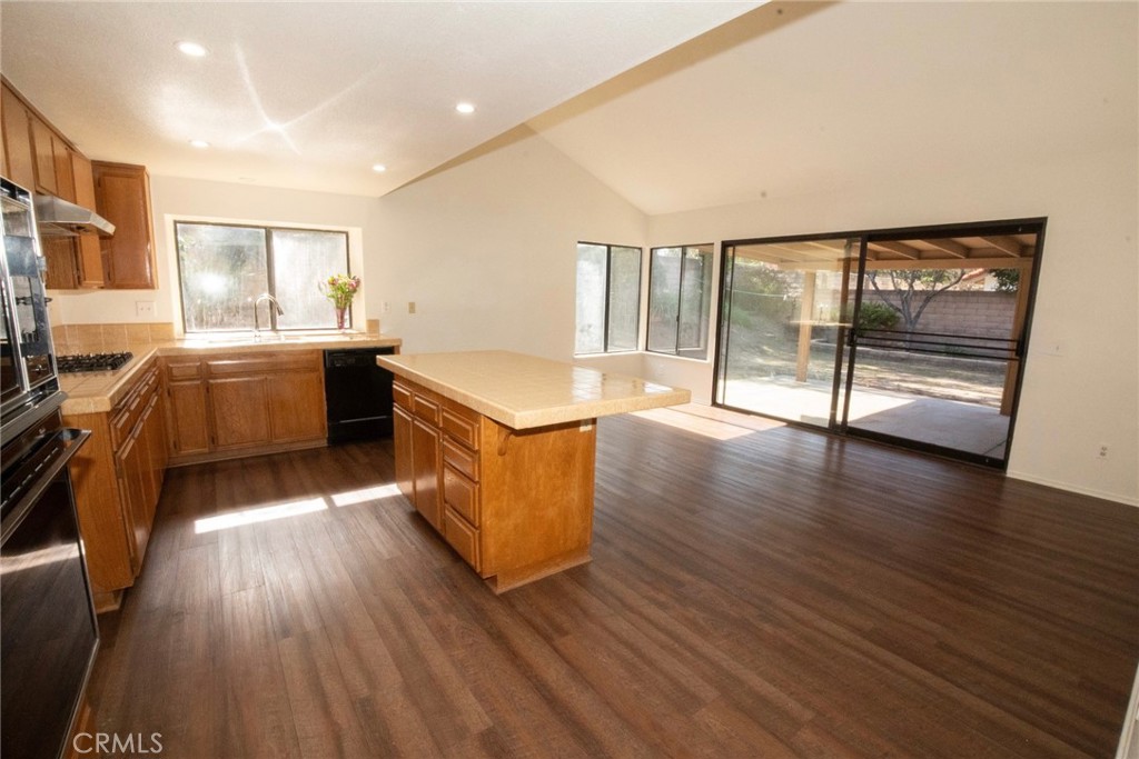 2607 Rochelle Place Simi Valley, CA 93063 - Photo 6 of 17