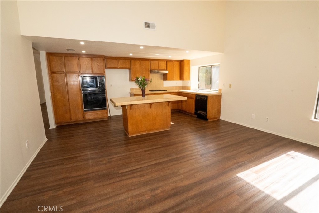 2607 Rochelle Place Simi Valley, CA 93063 - Photo 8 of 17