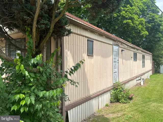a house view with a backyard space