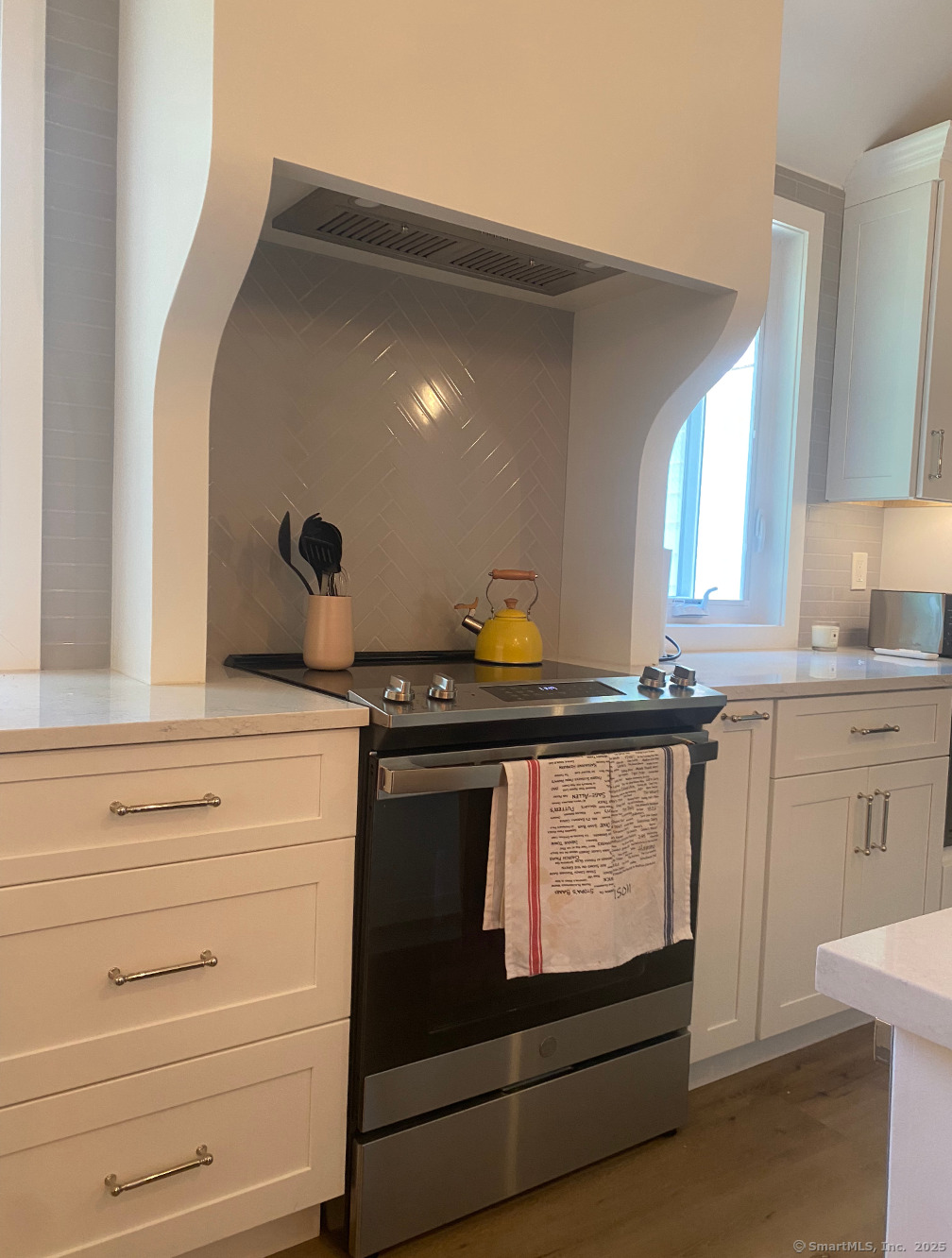 101 Cow Hill Road Clinton, CT 06413 - Photo 7 of 24 a kitchen with a stove and a mirror