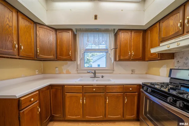 $149,900 | 2115 West Kellogg Avenue, West Peoria, IL 61604