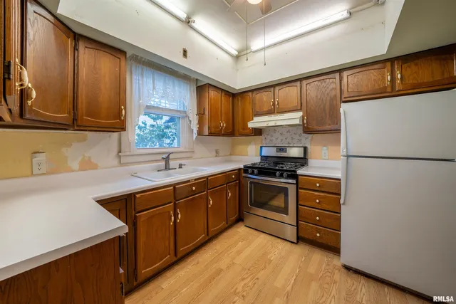 $149,900 | 2115 West Kellogg Avenue, West Peoria, IL 61604