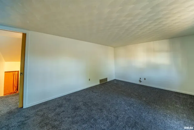 $149,900 | 2115 West Kellogg Avenue, West Peoria, IL 61604