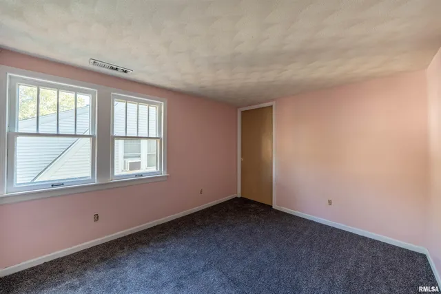 $149,900 | 2115 West Kellogg Avenue, West Peoria, IL 61604