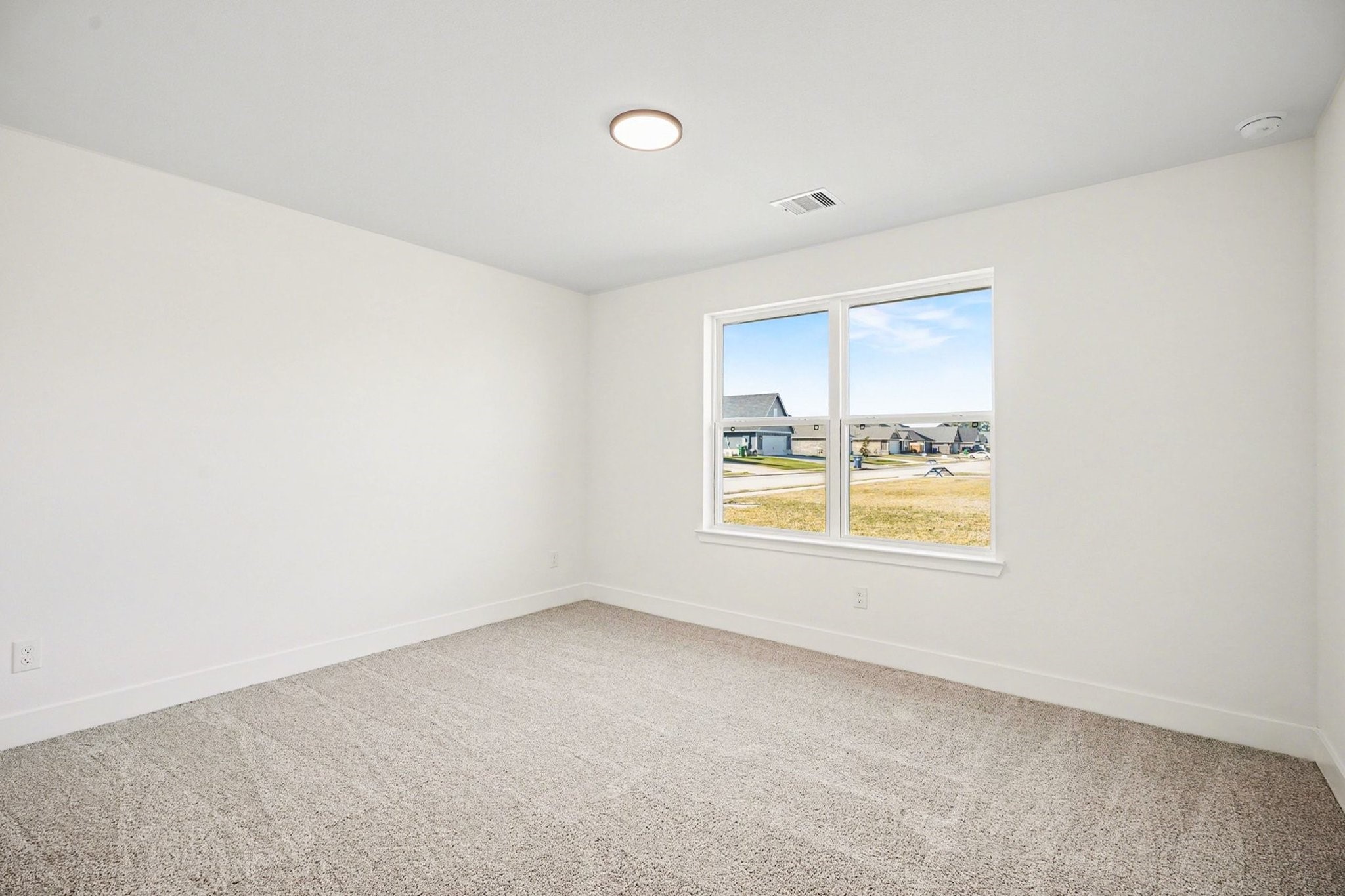 1 Keystone Court Angleton, TX 77515 - Photo 23 of 26 an empty room with a window