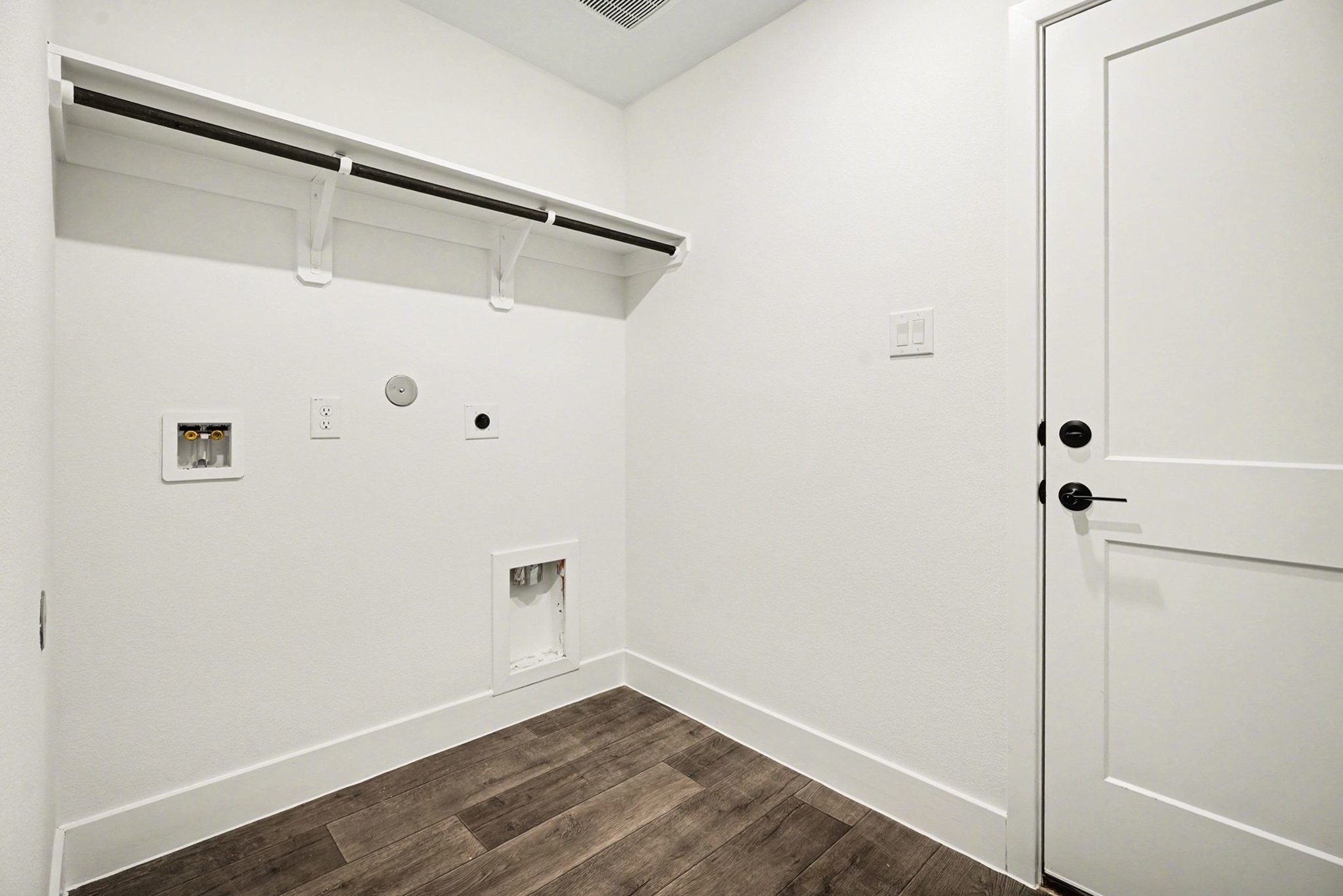 1 Keystone Court Angleton, TX 77515 - Photo 24 of 26 a view of a small space