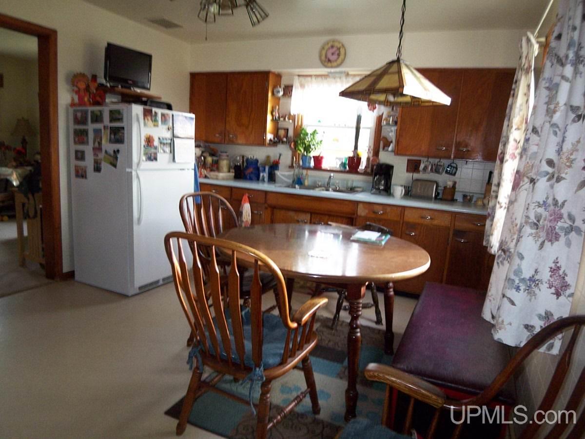 181 Roman Road Iron River, MI 49935 - Photo 2 of 9