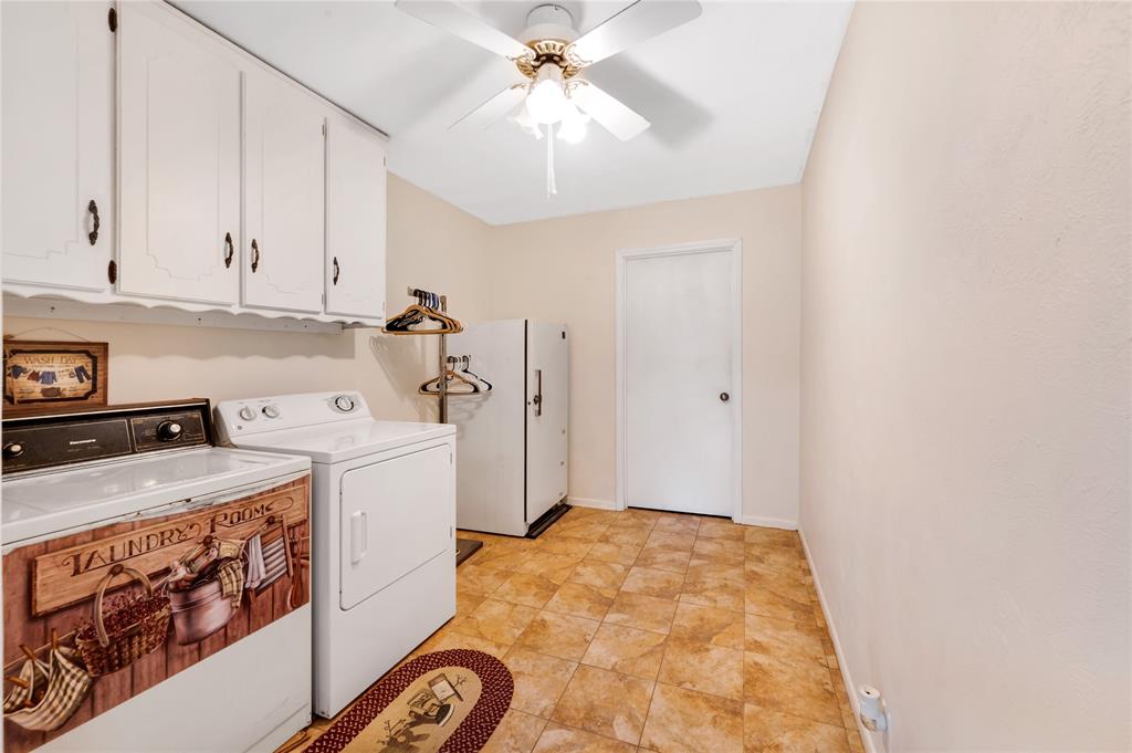 840 South Ridgeway Drive Cleburne, TX 76033 - Photo 23 of 25 Washroom featuring independent washer and dryer, cabinet space, and a ceiling fan