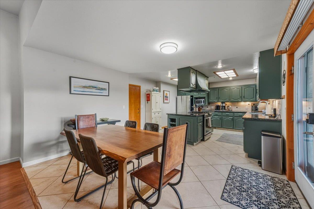 14752 Little Greenhorn Road Grass Valley, CA 95945 - Photo 7 of 35 a view of a dining room with furniture