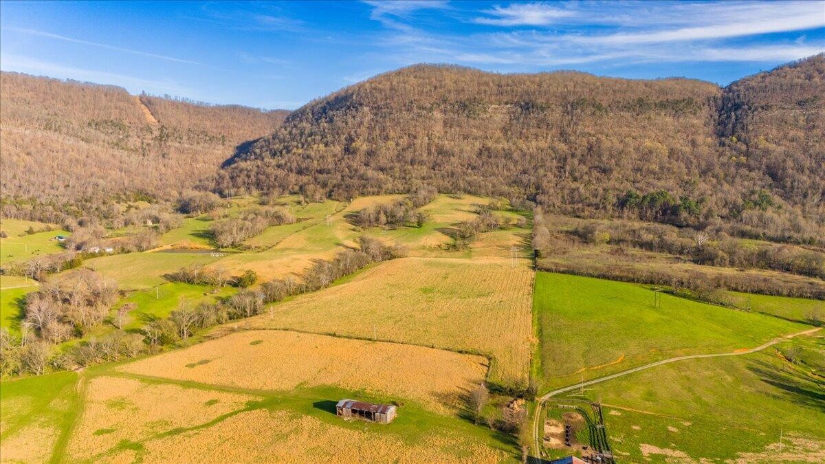 11414 Upper East Valley Road Pikeville, TN 37367 - Photo 6 of 23