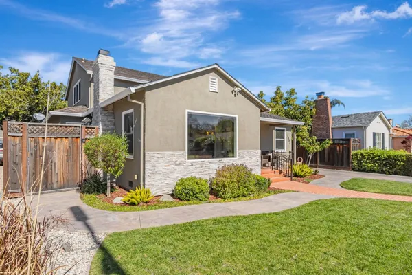 a view of a house with backyard and sitting area