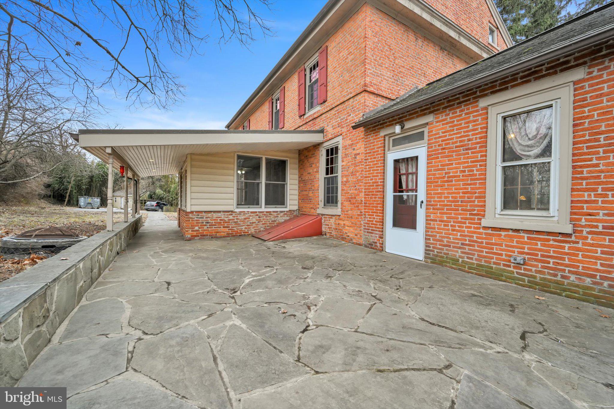 441 South Front Street Columbia, PA 17512 - Photo 3 of 48 Flafstone patio