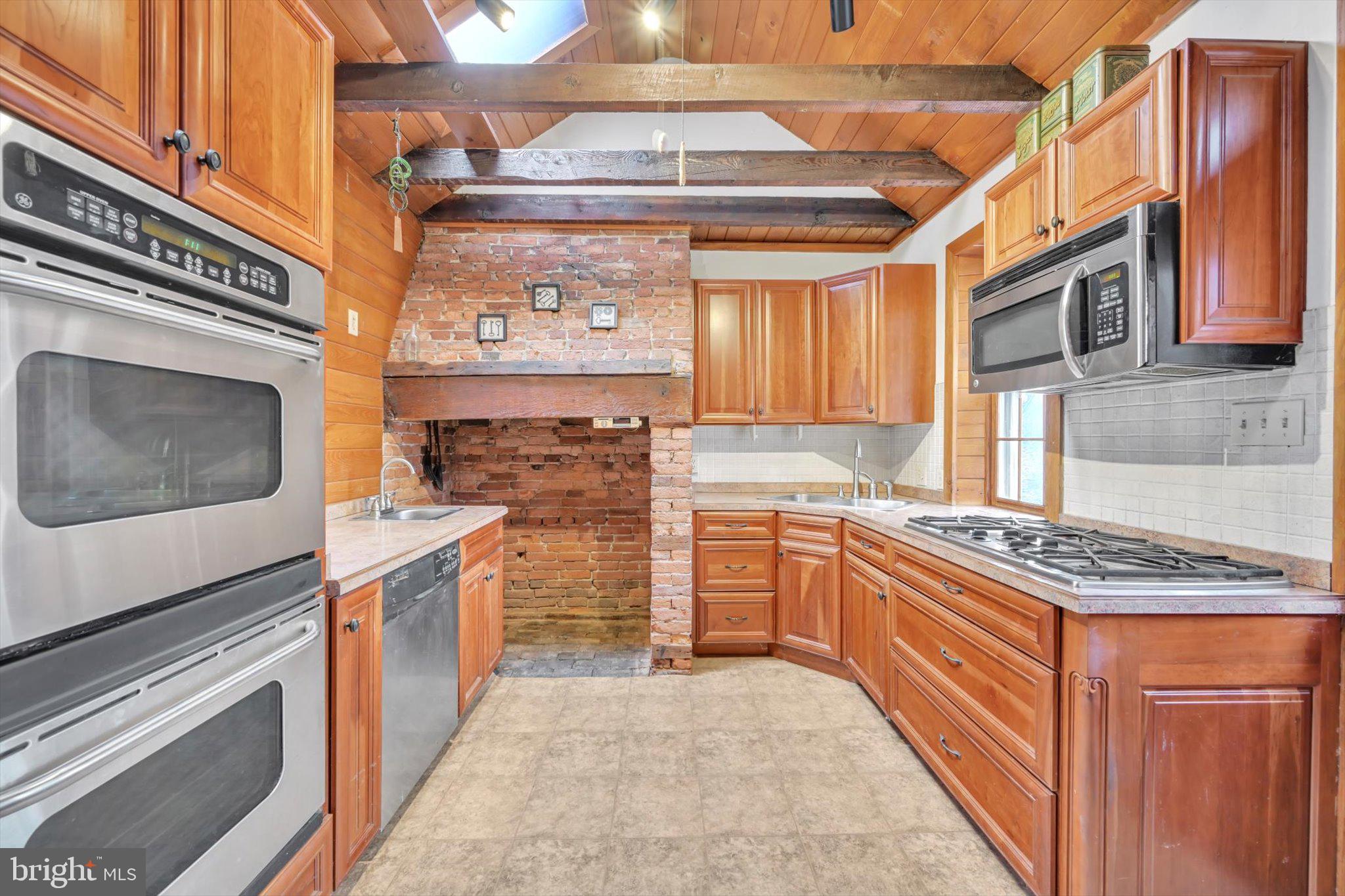 441 South Front Street Columbia, PA 17512 - Photo 6 of 48 Double oven