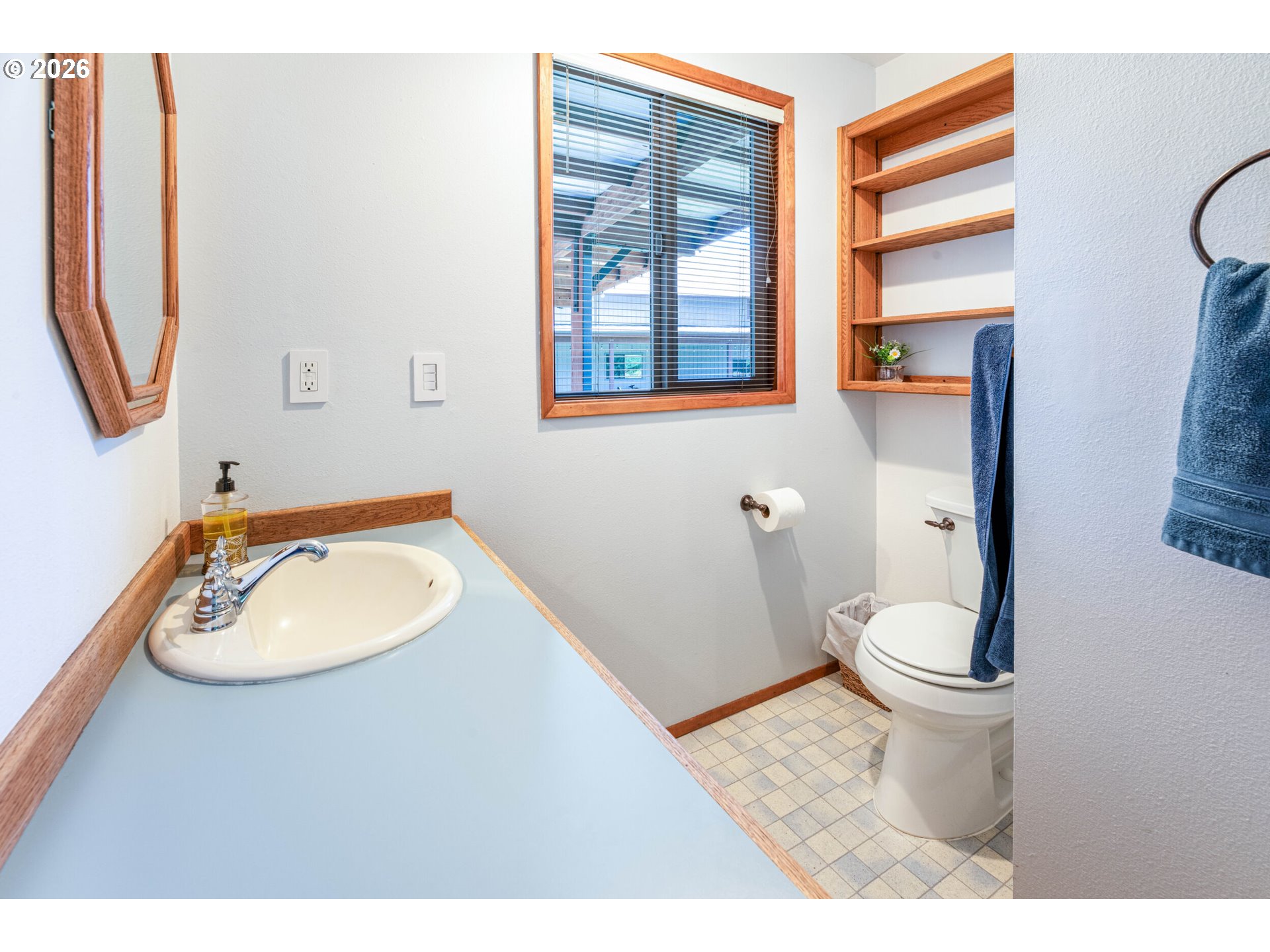 81018 Lost Creek Road Dexter, OR 97431 - Photo 18 of 39 En Suite Bathroom