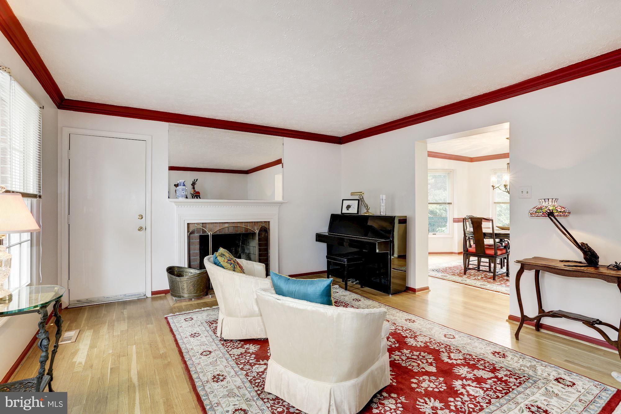 1215 Brookview Road Baltimore, MD 21286 - Photo 4 of 30 Living Room