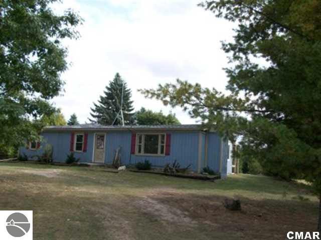 11700 East Colby Road Crystal, MI 48818 - Photo 2 of 15 1768343-1.JPG