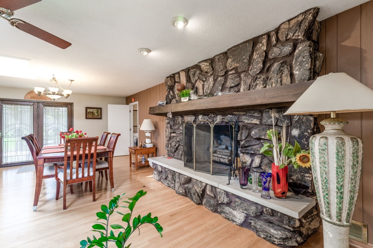 18525 Ridge Lane Marengo, IL 60152 - Photo 9 of 35 a view of a chairs and tables in a room