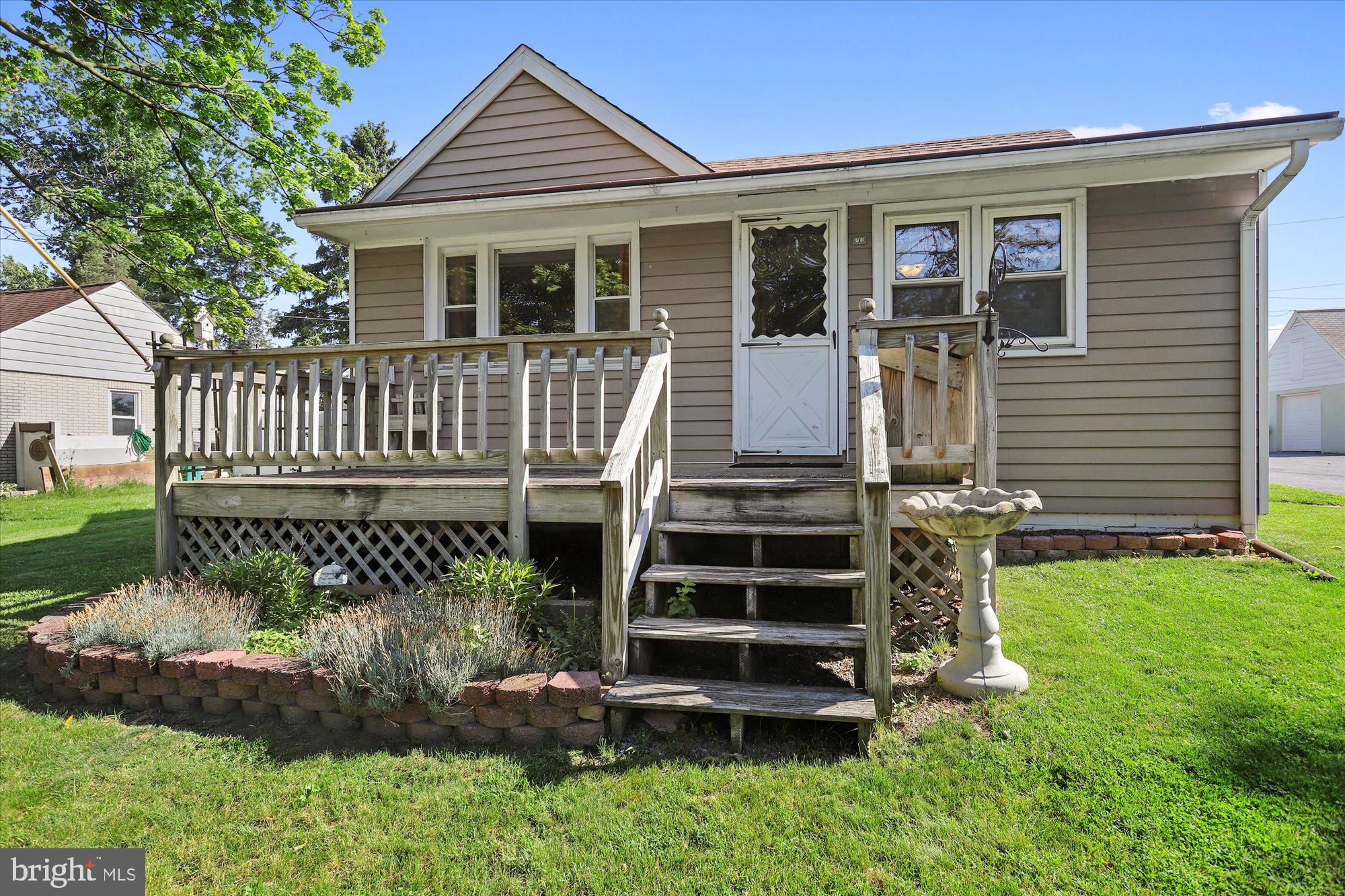15 Sager Road Elizabethtown, PA 17022 - Photo 2 of 22 Front porch