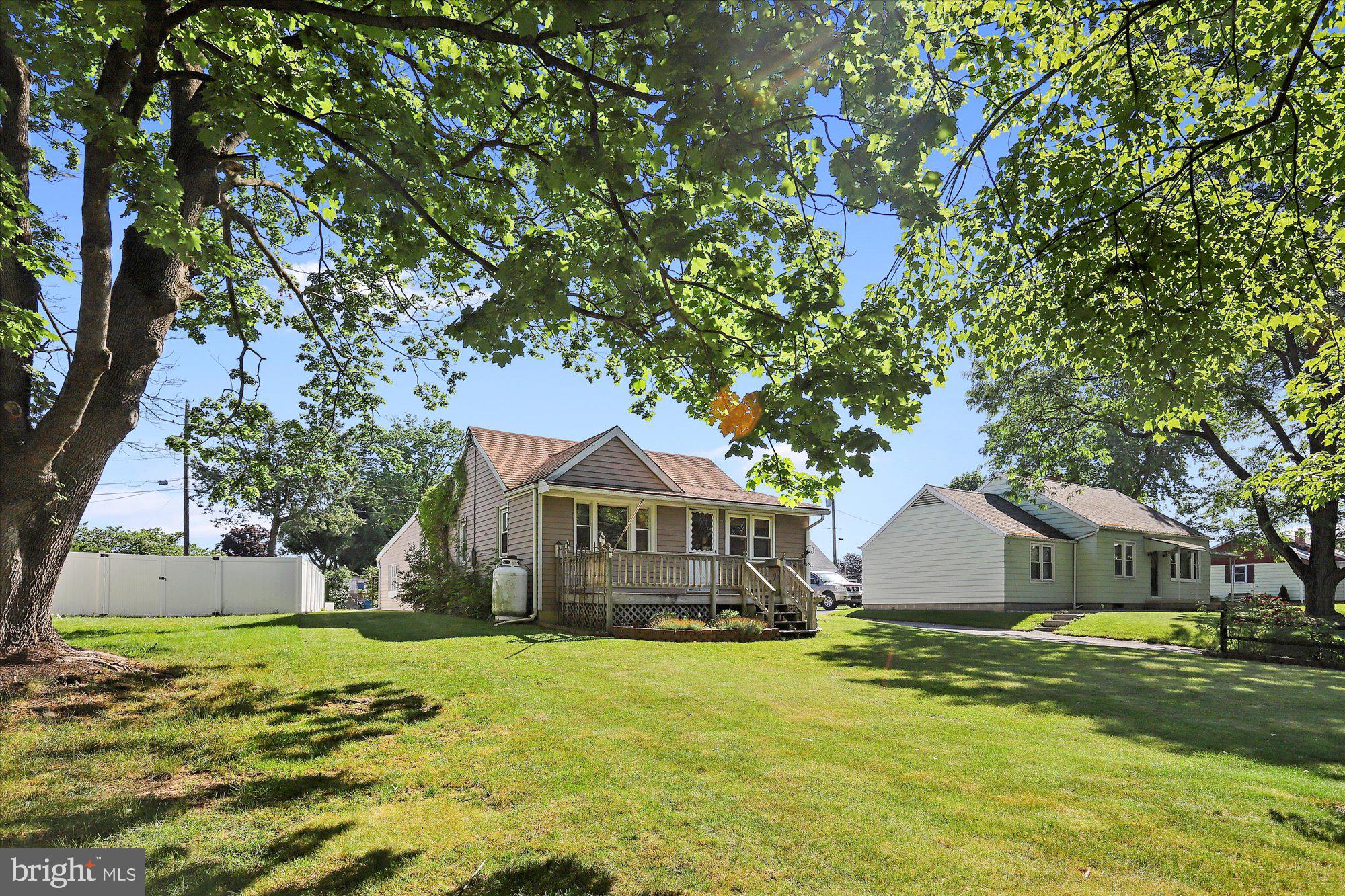 15 Sager Road Elizabethtown, PA 17022 - Photo 3 of 22 Front yard