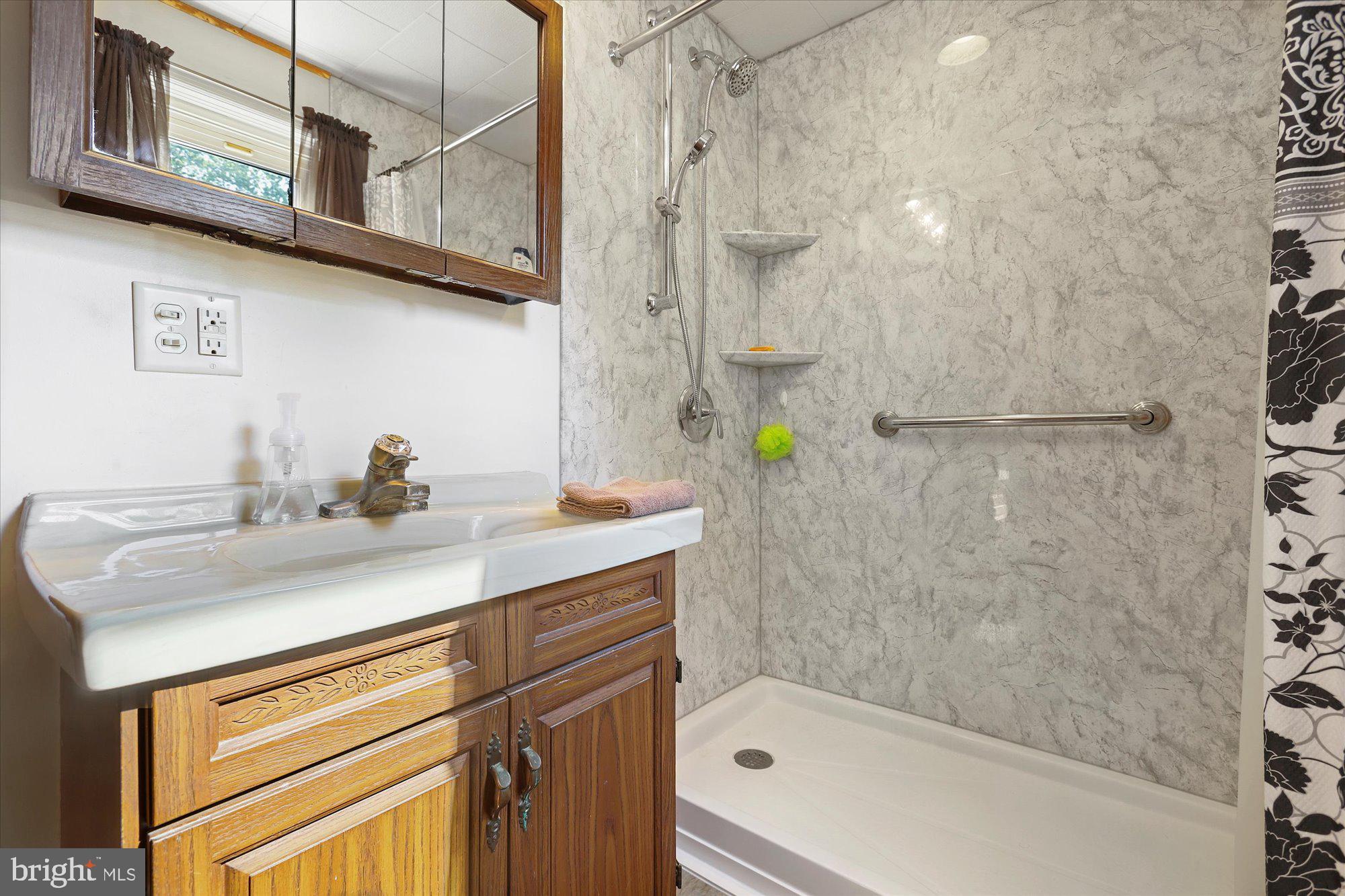 15 Sager Road Elizabethtown, PA 17022 - Photo 6 of 22 Bathroom