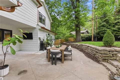 $2,345,000 | 2832 West 91st Street, Leawood, KS 66206