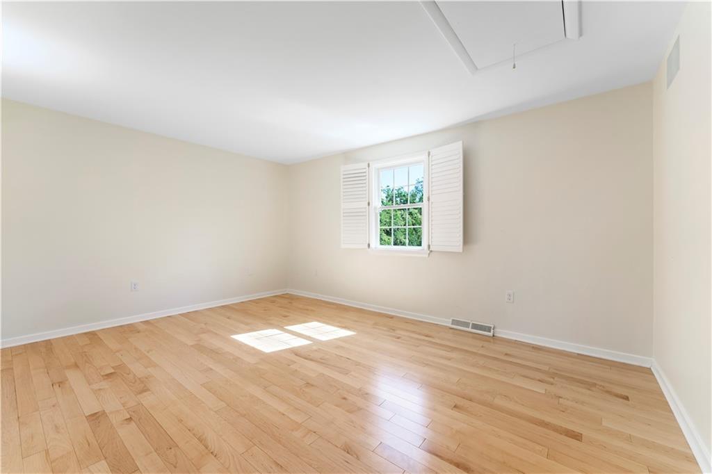142 Lakeview Drive McKees Rocks, PA 15136 - Photo 15 of 25 Second Bedroom ...