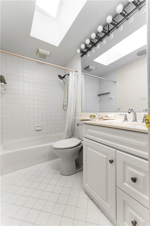 142 Lakeview Drive McKees Rocks, PA 15136 - Photo 18 of 25 Second full bath with shower/tub combination ...