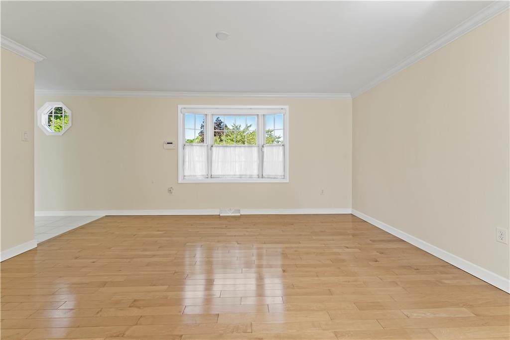 142 Lakeview Drive McKees Rocks, PA 15136 - Photo 4 of 25 Living room with bay window ...