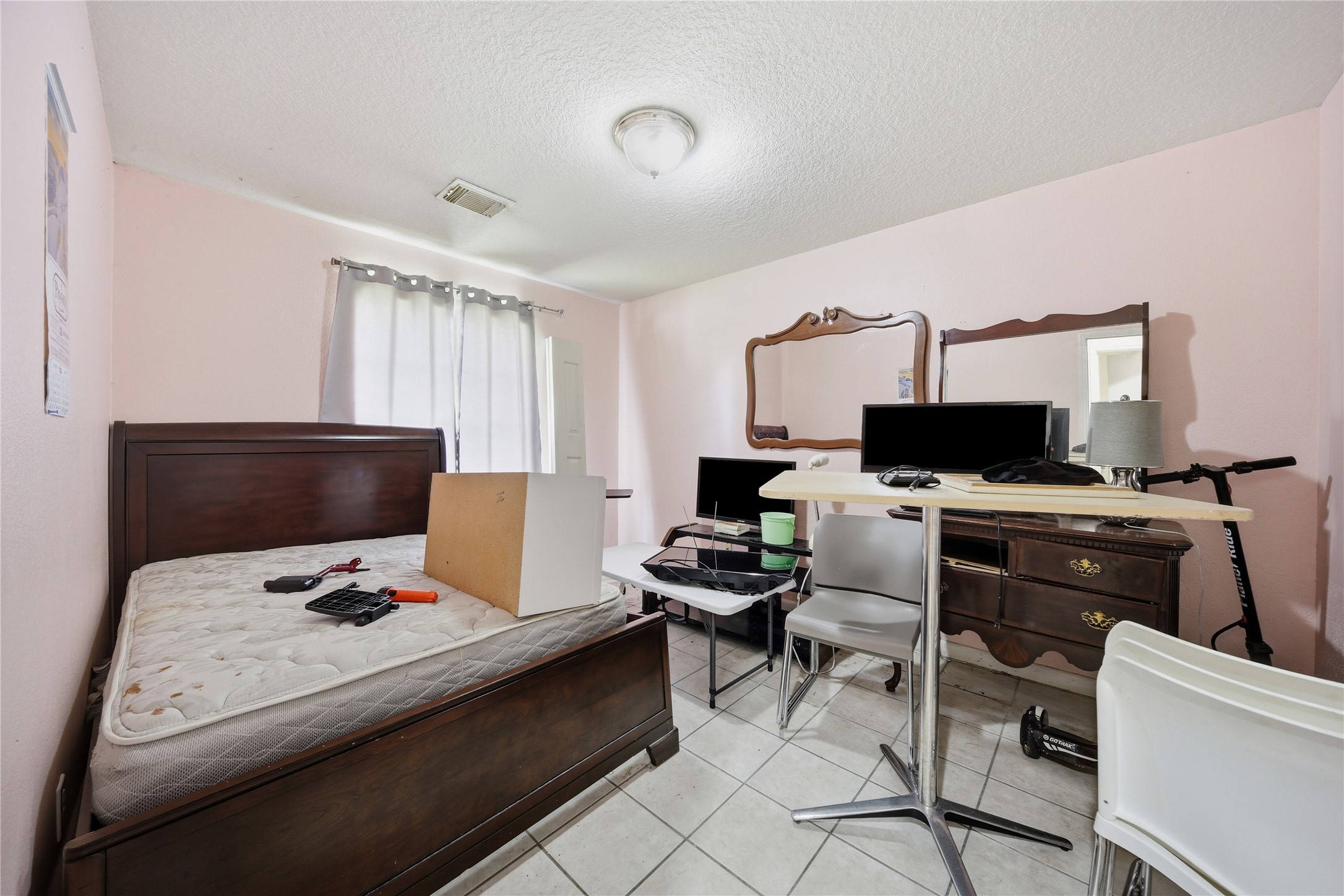 4606 Terrell Street Houston, TX 77093 - Photo 21 of 41 Second Bedroom