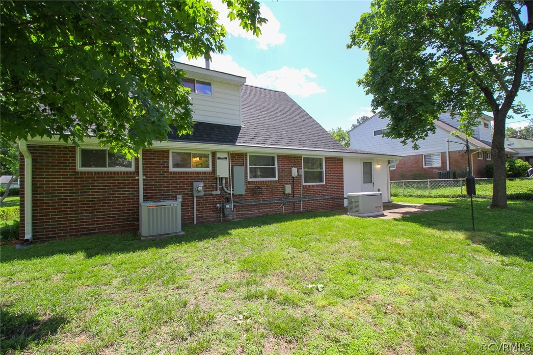1302 Warfield Road Richmond, VA 23229 - Photo 3 of 28 Gallery Image 3