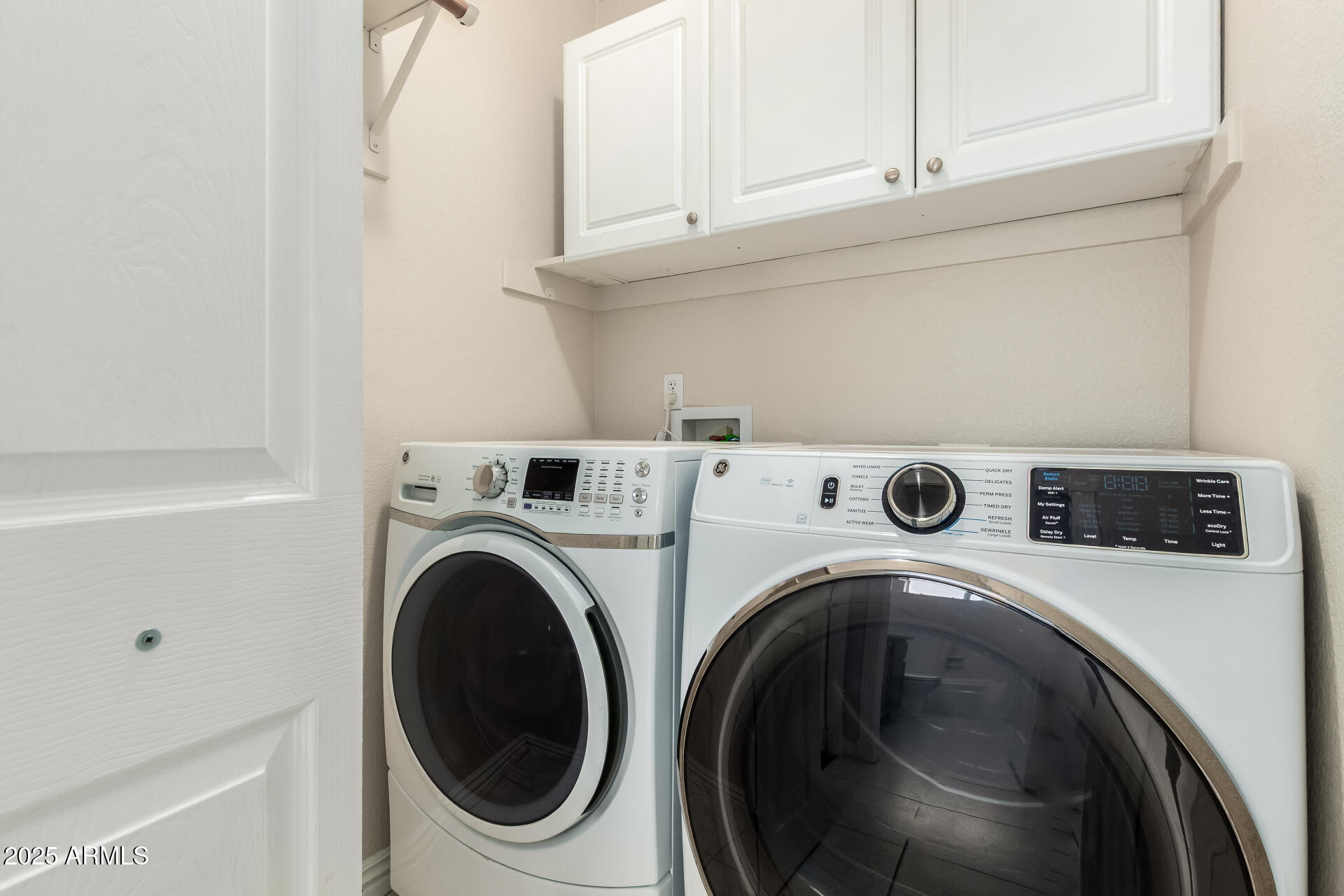 3013 East Bighorn Avenue Phoenix, AZ 85048 - Photo 28 of 40 a utility room with dryer and washer