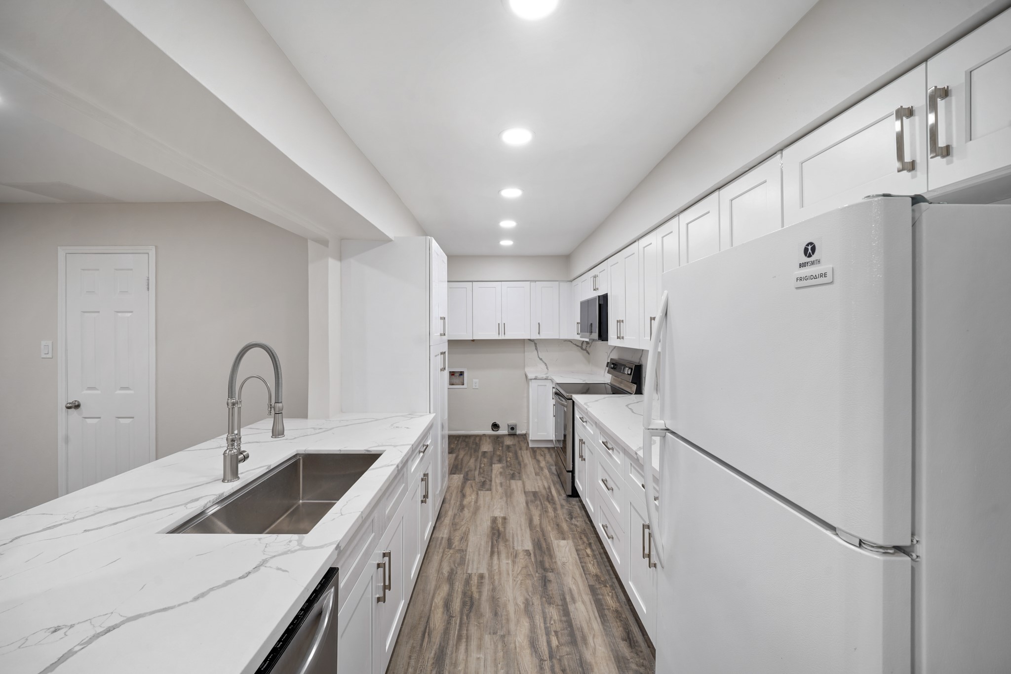 357 North Post Oak Lane, Unit 101 Houston, TX 77024 - Photo 5 of 19 The kitchen is open to the living room so you can whip a great meal and still be part of all the action.