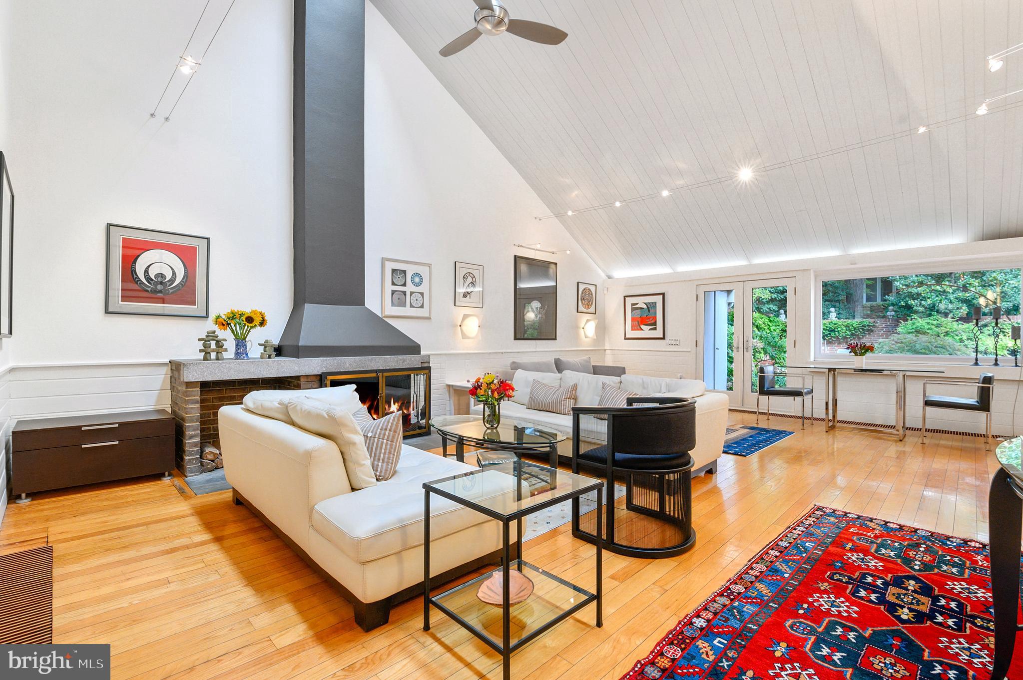 109-11 Pine St Philadelphia, PA 19106 - Photo 2 of 36