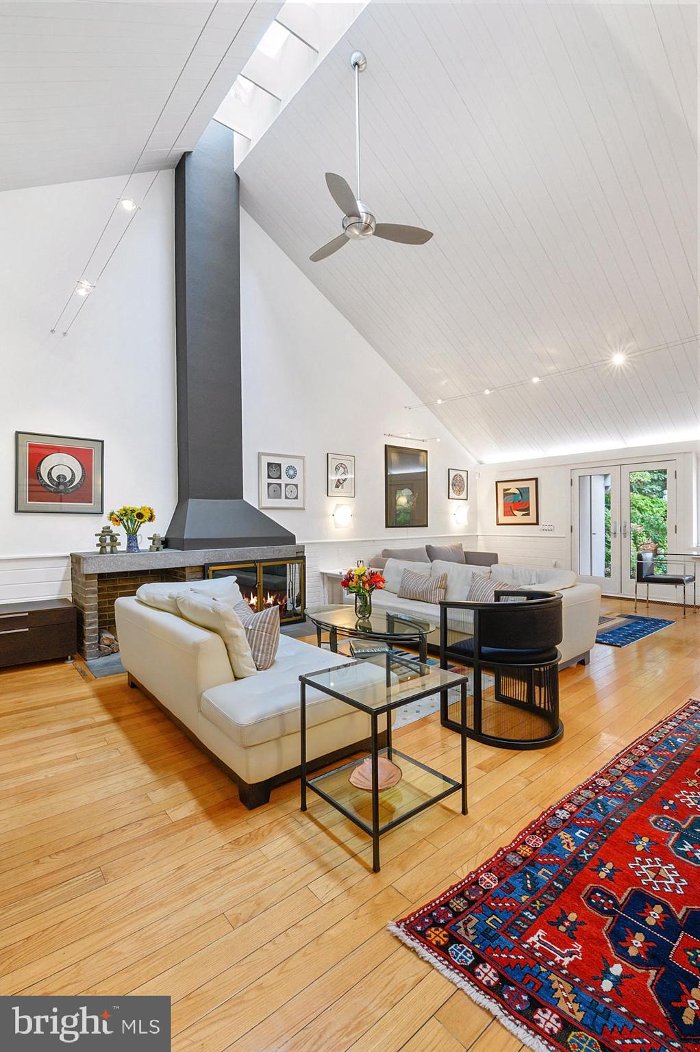 109-11 Pine St Philadelphia, PA 19106 - Photo 3 of 36