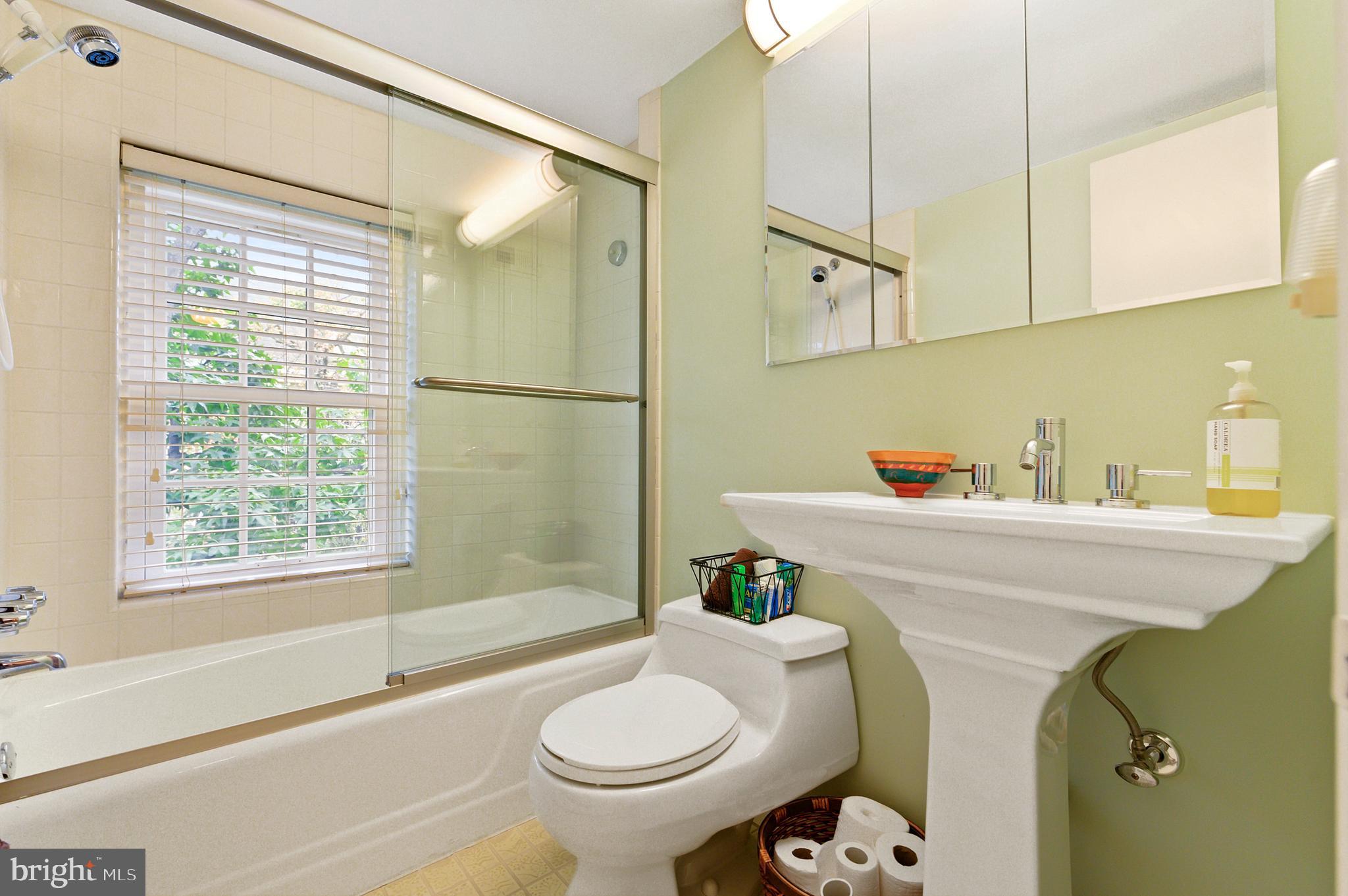 109-11 Pine St Philadelphia, PA 19106 - Photo 29 of 36