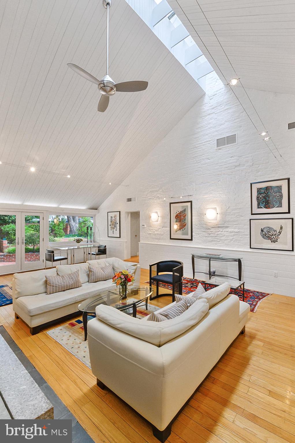 109-11 Pine St Philadelphia, PA 19106 - Photo 4 of 36