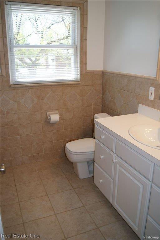 32331 Baintree Road Farmington, MI 48334 - Photo 18 of 25 Redone Main Bath