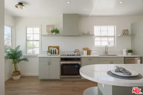 $1,250,000 | 1826 West 78th Street, Los Angeles, CA 90047